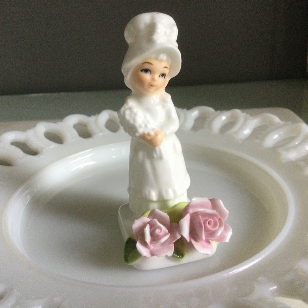 Vintage 1975 Enesco Girl In Bonnet With Roses Bone China Figurine